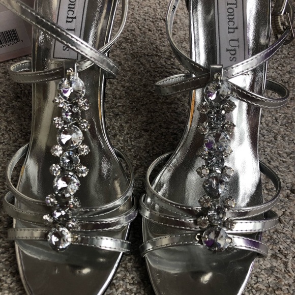 Silver Heels - Picture 2 of 5